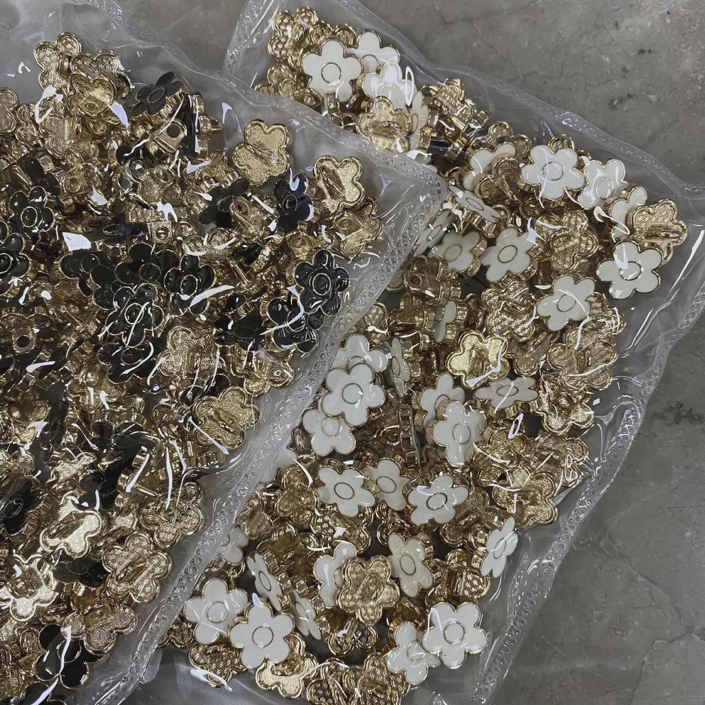 Yisen ESSTUDIO Pflaumenblüte Metallknopf Damen Strickjacke Manschettenknöpfe & Kragenknöpfe