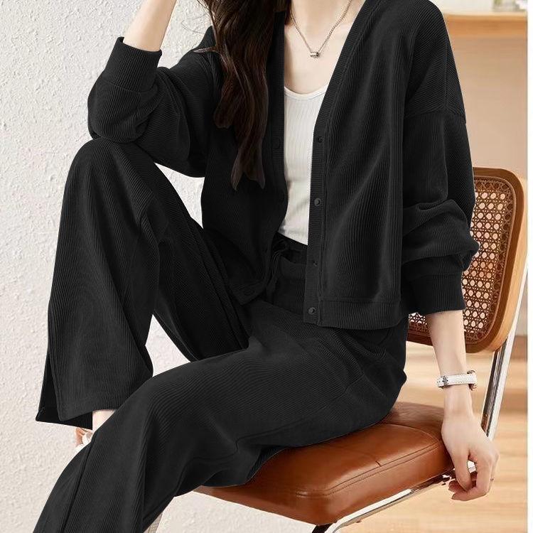 Ensemble Cardigan et Pantalon Large pour Femme Style Automne Hong Kong – Décontracté, Tendance, Professionnel