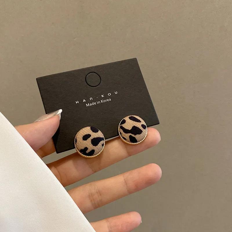 Autumn Winter Models Leopard Print Plush Earrings Female Korean Temperament Net Red Fashion Cold Wind Retro Earrings Ear Jewelry