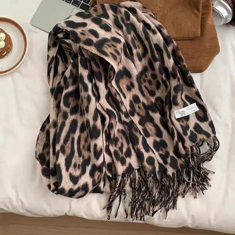 Autumn Winter Thickened Women's Scarf Leopard Print Tassel College Style Versatile Warmth Neck Warmer Shawl Fashion Accessory