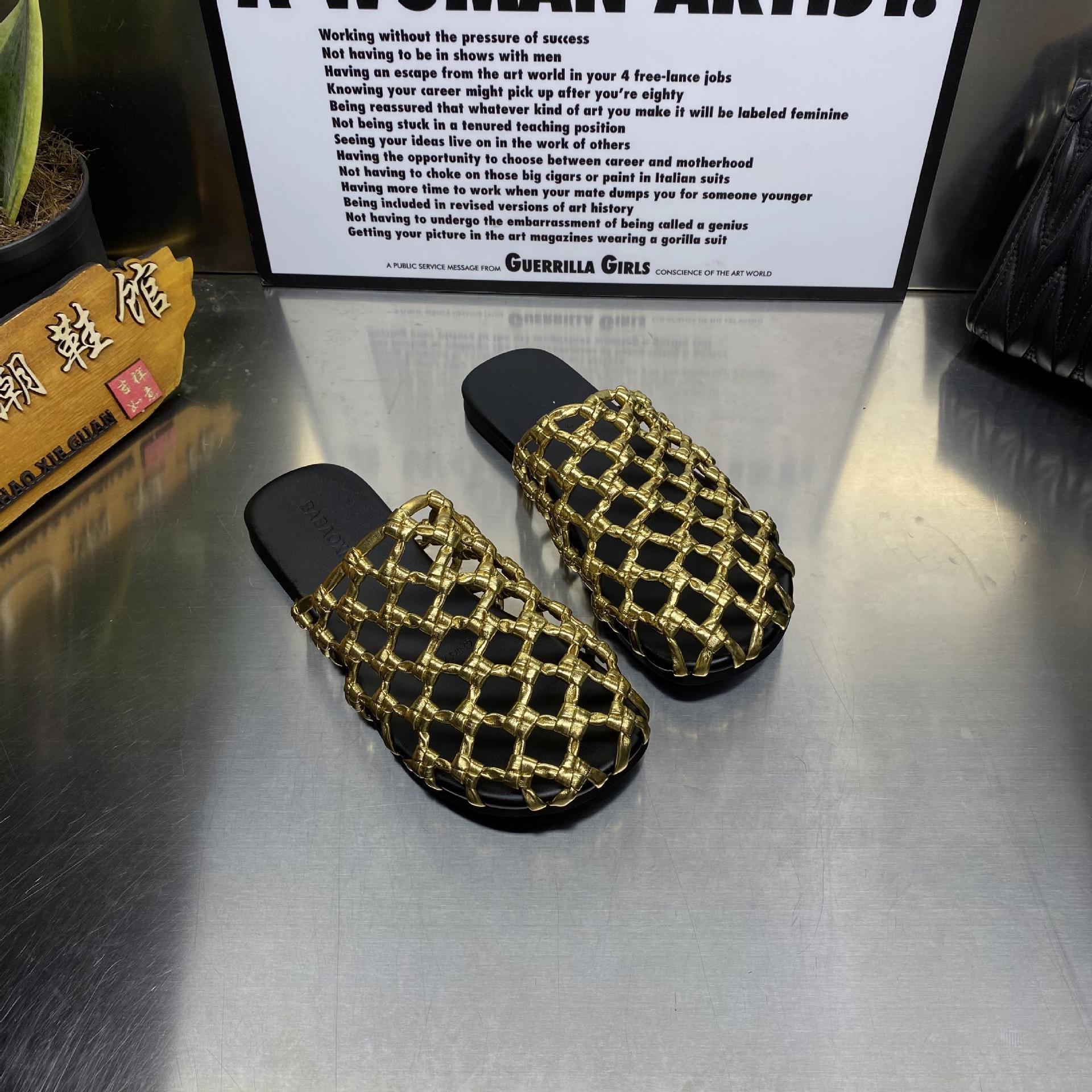 

2025 summer fashion explosion, woven outer wear sandals, tow bag head, women s outer wear slippers, lazy one pedal versatile 40 золотой