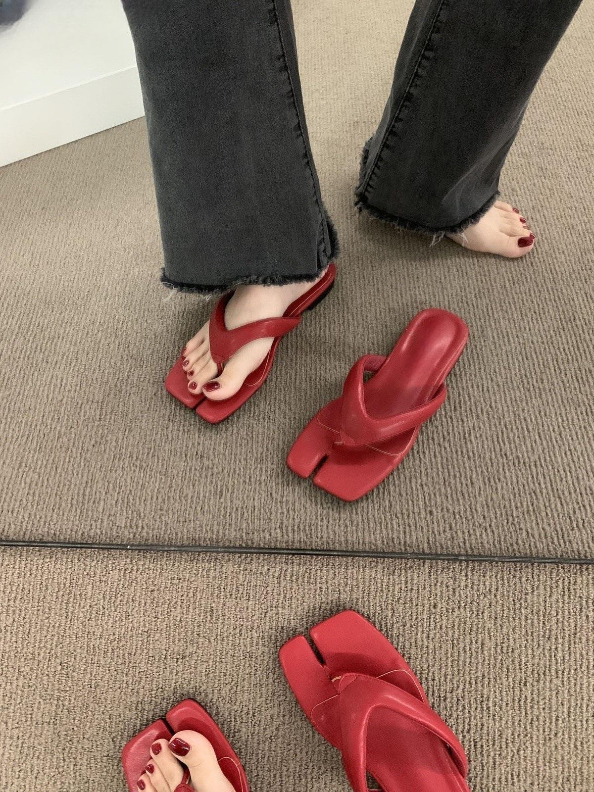 

Красивая юбка серебряный носок пляжные шлепанцы женская летняя одежда плоские шлепанцы свиные копытца крутые шлепанцы 35 красный