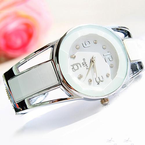 Kadın Moda Açık Metal Bant Kuvars Analog Yuvarlak Kadran Bilezik Bilek Saati Biblo