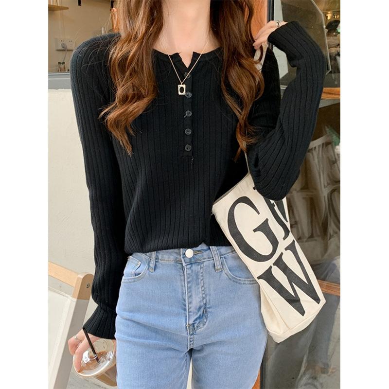 Spring slim-fitting and thin round neck button-down long-sleeved knitted sweater for women's commuting inner sweater base