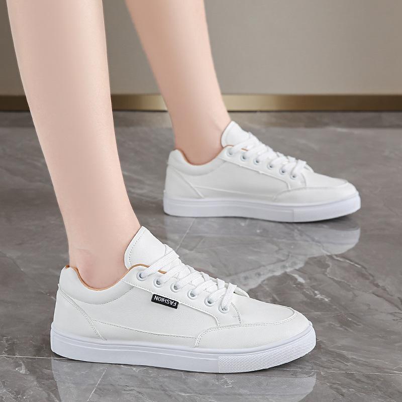 

Маленькие белые туфли женские весна 2024 новая корейская версия универсальных студенческих кроссовок популярные модные туфли кожаные спортивные кроссовки 41