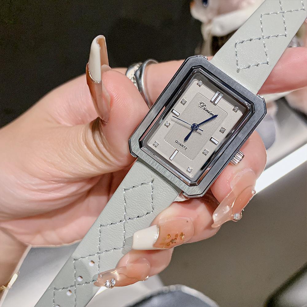 Fashionable Temperament and Design Square Belt Casual Commuting Simple Watch Elegant Ladies Quartz Watch
