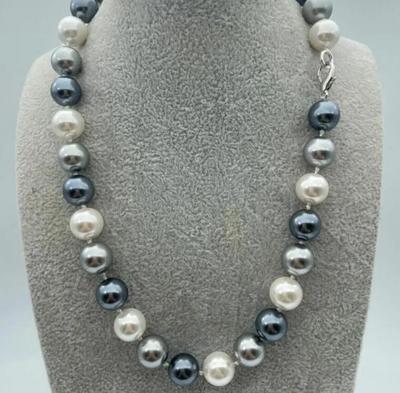 Magnifique collier de perles de coquillages multicolores rondes parfaites de 18 pouces et 12 mm
