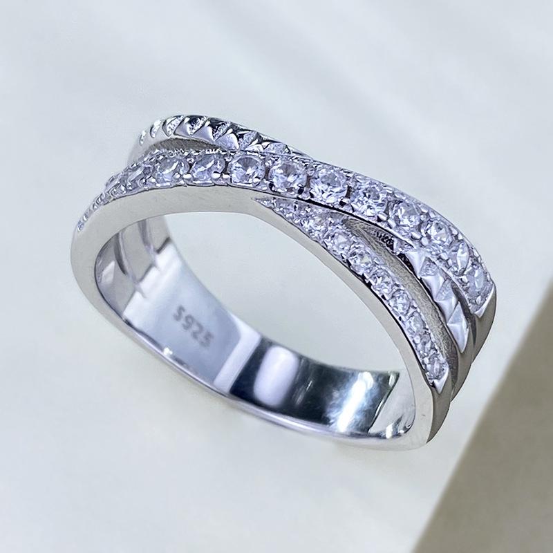 Korean Möbius Design S925 Silver Ring with Pave Zircon Inlay - Fashionable Jewelry Piece