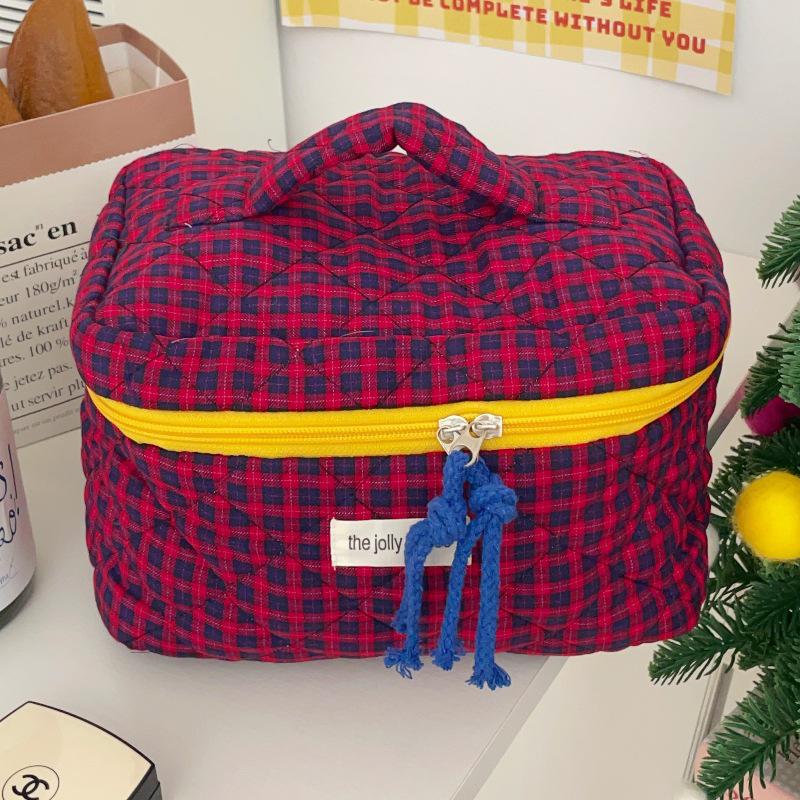 Creative Contrast Plaid Cosmetic Bag: Large Capacity, Hand-Held Travel Makeup and Brush Storage for Women.