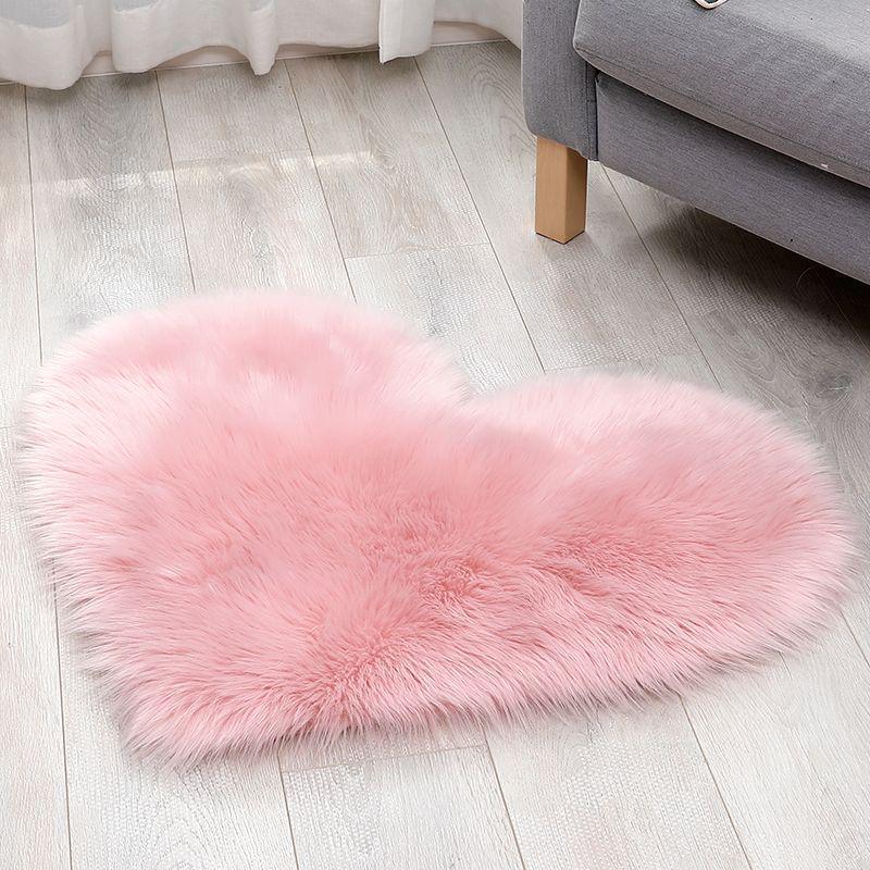 Nordic Style Plush Heart-Shaped Rug - Imitation Wool Love Heart Blanket, Ideal for Weddings and Home Décor