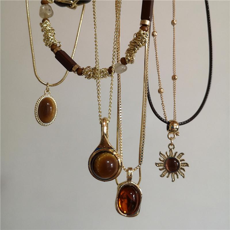 Vintage Leather Brown Stone Sun Pendant Beaded Choker Clavicle Chain Necklace For Women Unique Y2K Personalized Grunge Jewelry