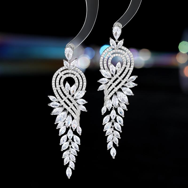 

Преувеличенная атмосфера тяжелая промышленность серьги обувь яркий циркон роскошь высокого класса длинное банкетное платье свадебные серьги белый