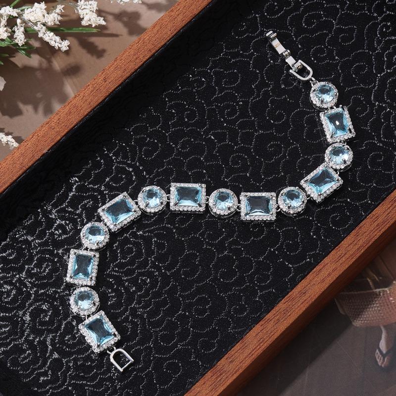 Diamond Bracelet Women s Light Luxury Retro Versatile Exquisite Niche Design High-end Elegant Jewelry