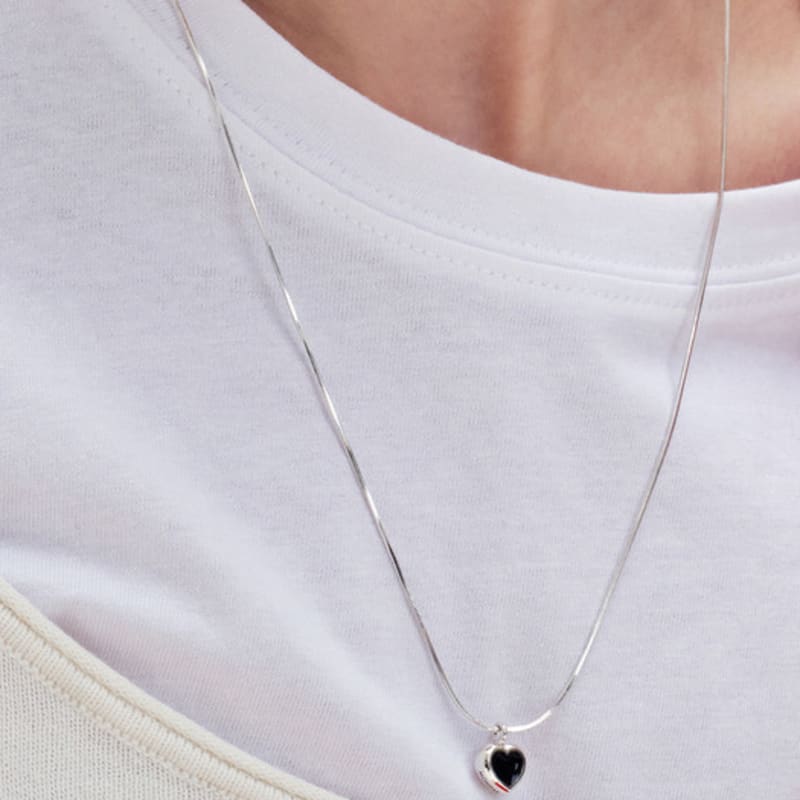 

MONDAY EDITION Baby Heart Black Necklace Silver