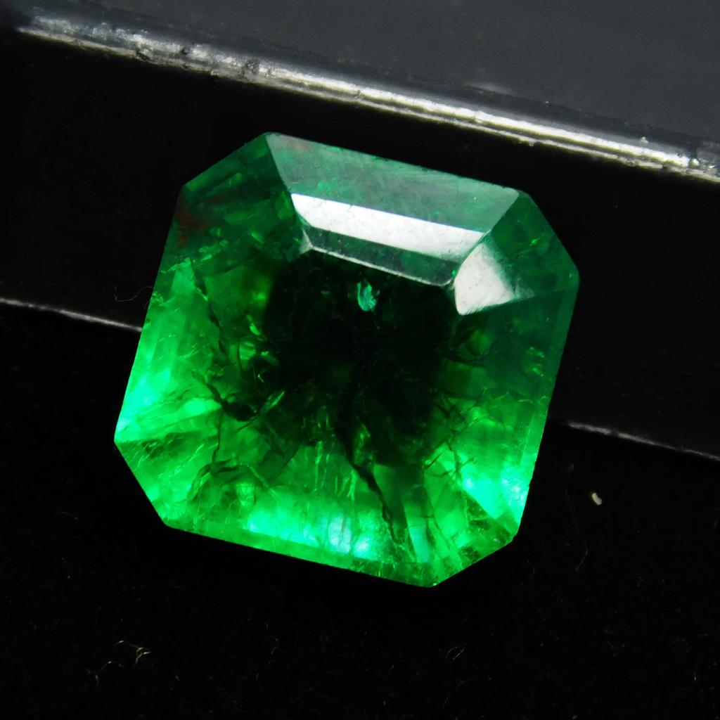 Natural Green Emerald Loose Gemstone 8.81 Ct Colombian Square Cut for Jewelry Making and Crafts