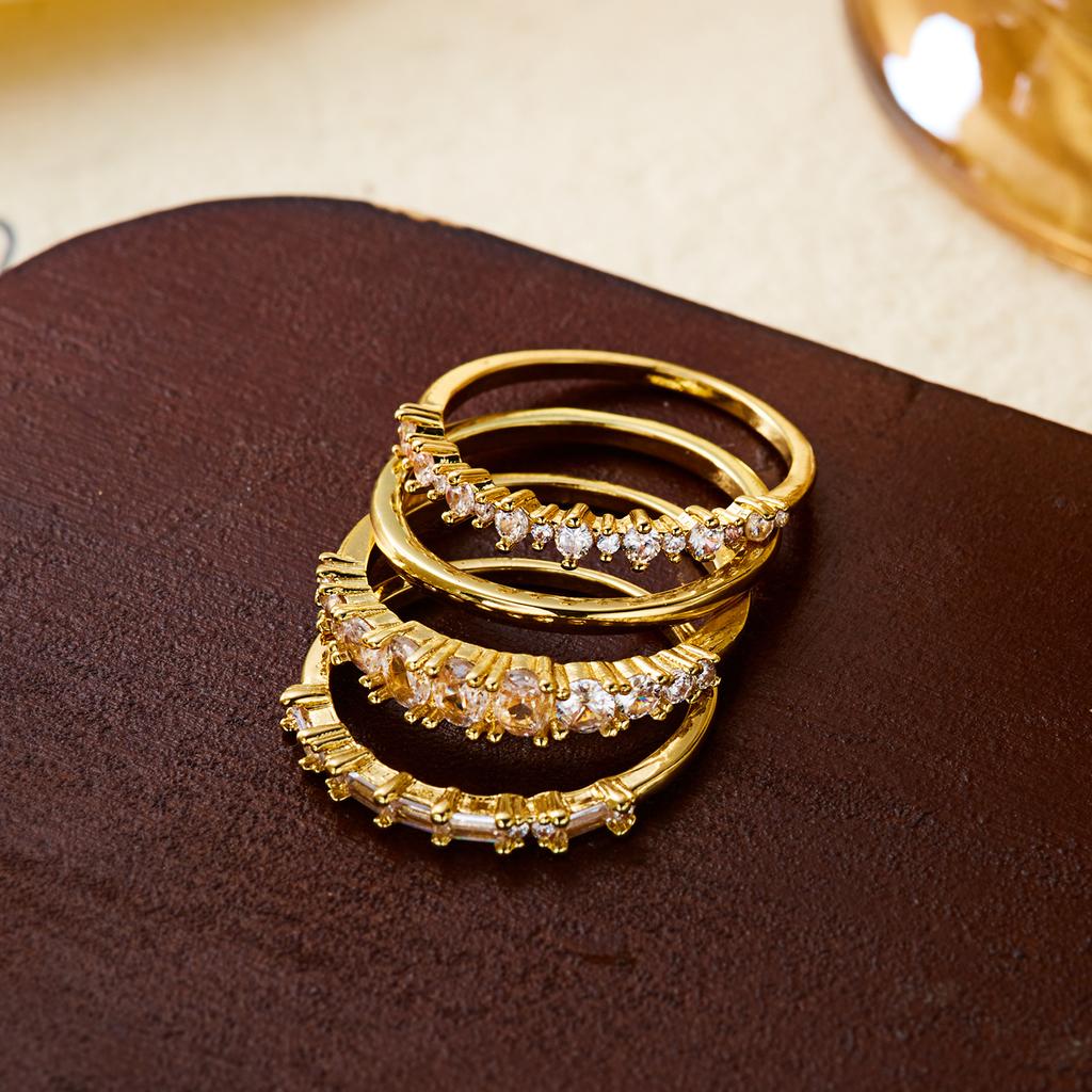 Vergoldetes 4-teiliges Ring-Set für Damen Micro-Paved Zirkonia Fingerringe Weibliche Verlobung Hochzeitsparty Schmuckzubehör