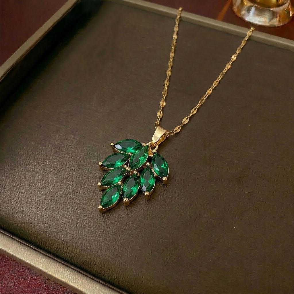 Women's Japanese-Korean Style Zircon Leaf Necklace - Elegant & Simple Collarbone Chain