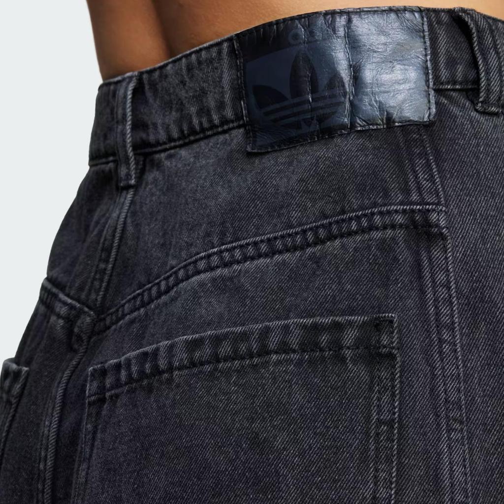 adidas Konisch zulaufende Jeans JX9213