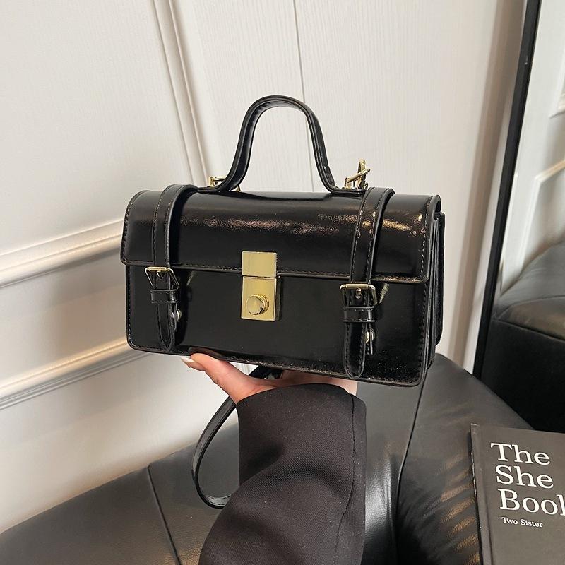 Retro Handbag Women's Shoulder Bag 2025 Spring New Simple Small Square Bag Versatile Messenger Bag