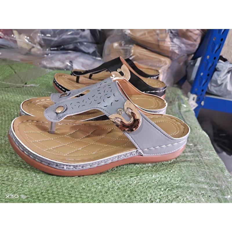Flat-bottomed thick-soled women's cool slippers large size 4 thick-soled flip-flops shoes summer new wedge slippers