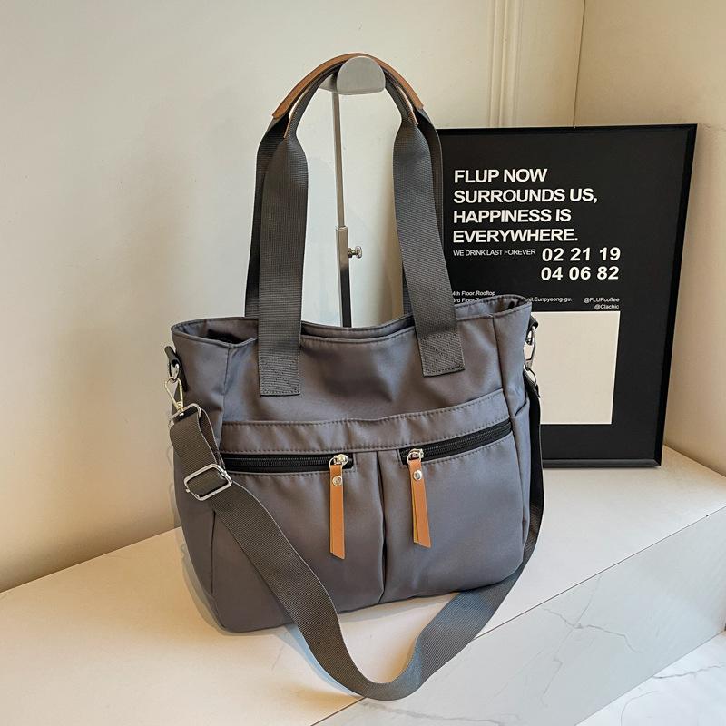 Korean Version of Large-capacity Nylon Bag Women's 2025 Simple Fashion Lightweight Casual Portable Tote Bag Casual Messenger Bag
