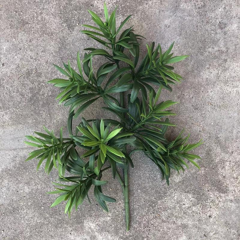 Ramură Artificială de Pin cu Frunze de Arțar și Accente de Chiparos