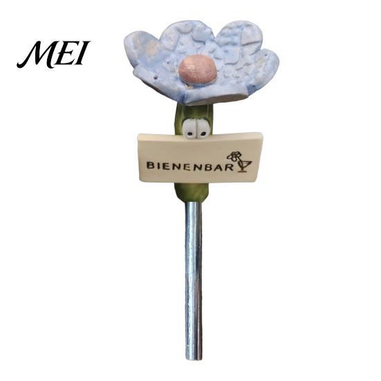 Bee Waterer Station Flower Shaped Insect Water Feeder Stake, Resin Garden Drinker with Soil Insertable Metal Ground Spike, Weather-Resistant