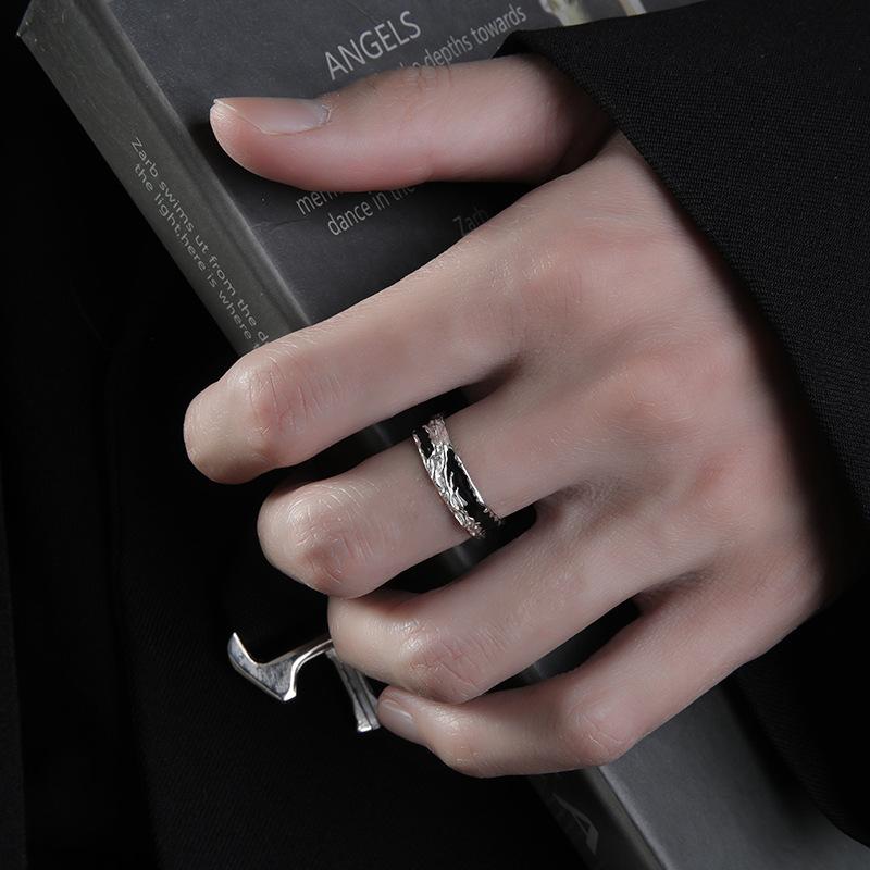 Vintage Shadow Rings for Men and Women, Minimalist, Niche, High-End, Unique, Fashionable, Elegant, Light Luxury, Irregular Texture Couple Rings