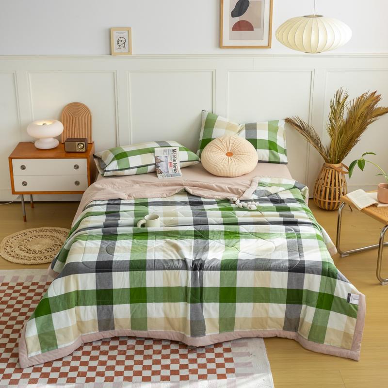 Light Luxury Simple Plaid Quilt Summer Lightweight Comforter Machine Washable Soft Comfortable Breathable Can Sleep Naked