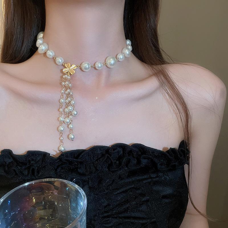 Fashionable Floral Geometric Necklace with a Light Luxury Style Sweater Chain and French Retro Accessories