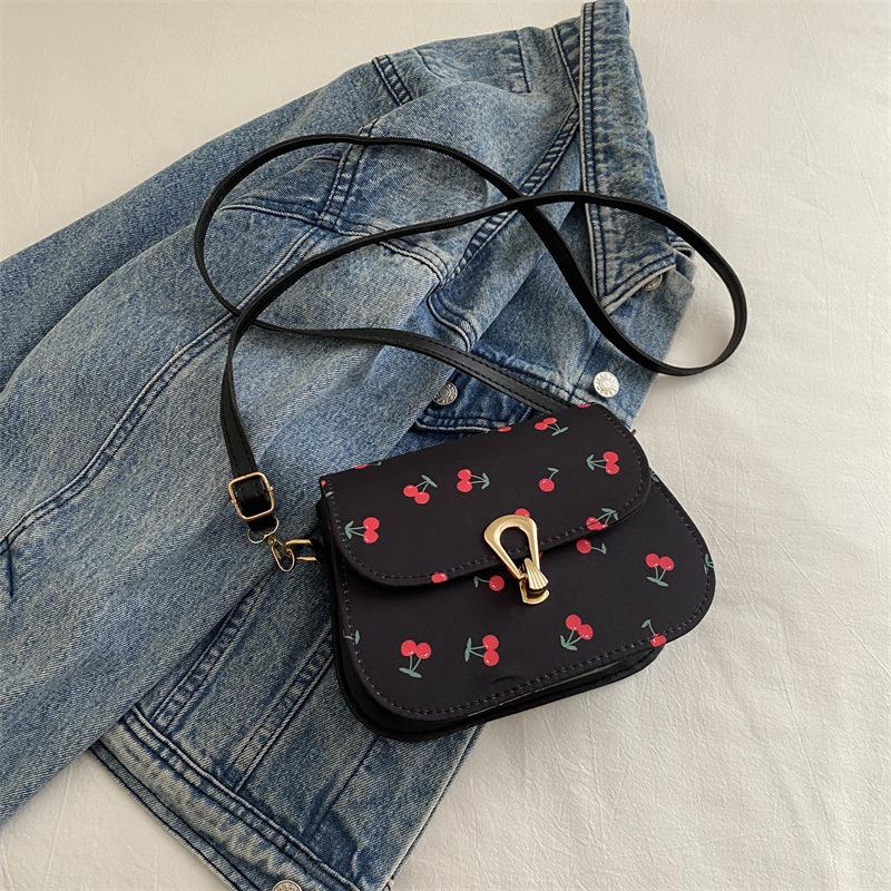 

Модная сумка женская, индивидуальная 2024, новая модная и красивая повседневная сумка-мессенджер, иностранный стиль, нишевый дизайн, маленькая квадратная сумка чёрный