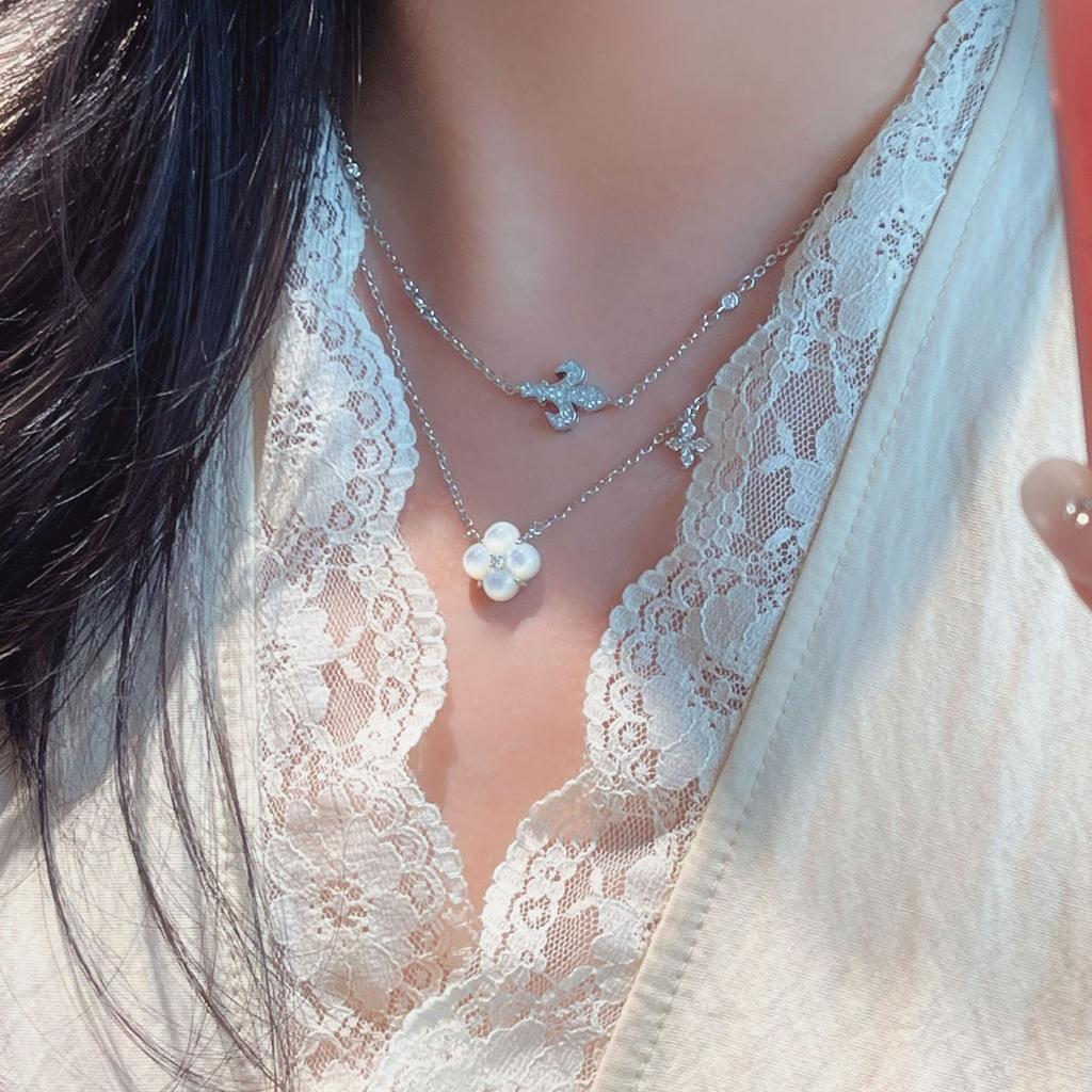 Treating Pool Natural Fritillary Four Leaf Flower Necklace Retro Light Luxury White High-End Flower Clavicle Chain