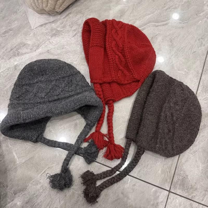 Sweet and cute red knitted hat, warm in autumn and winter, thickened ear protectors, small wool hat, Rafa hat.