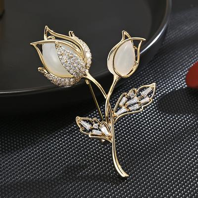 Dammode Lätt Lyxdesign Elegant Brosch med Rosblomma Trendig Och Mångsidig Nischdesignkänsla Blomsterbrosch