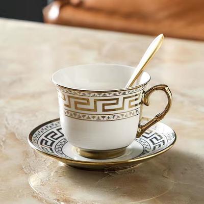 Europäischer Stil, goldfarben, Kaffeetasse und Teller, zweiteiliges Set, Retro-Luxus-Keramikbecher, Wasserbecher, Blumen-Teebecher, Milchbecher