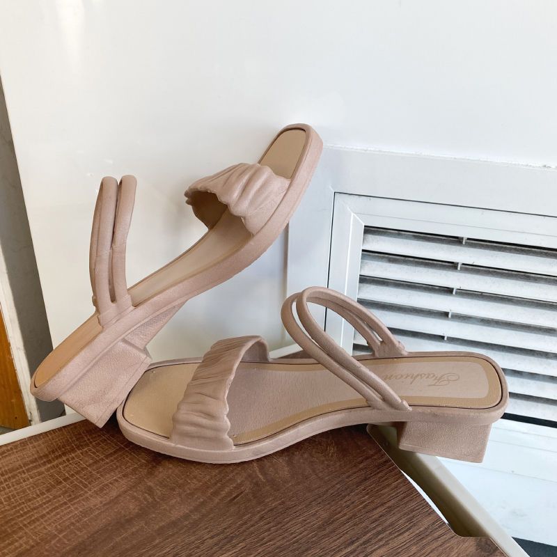 Модные женские тапочки с каблуком — фото 7