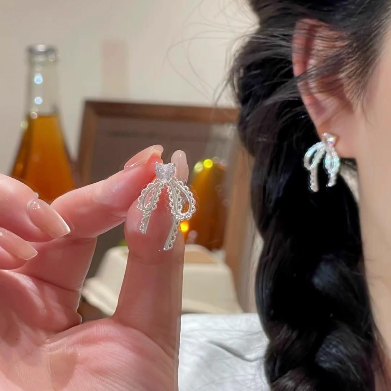 Женские серьги-гвоздики с французским кружевным бантом, изысканный дизайн, высококачественные серьги, простые, супер-сказочные ушные украшения