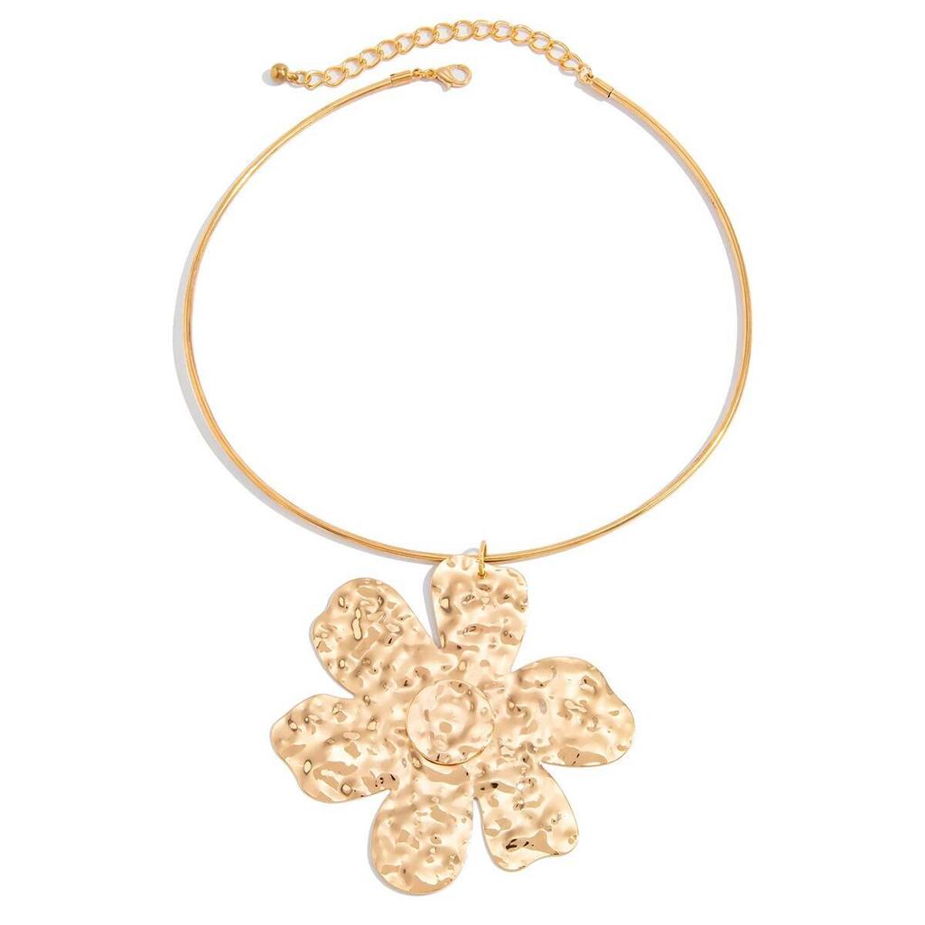 Salircon Exaggerated Large Flowers Petal Collar Necklace for Women Trend Vintage Irregular Gold Color Choker Punk Jewelry Gift