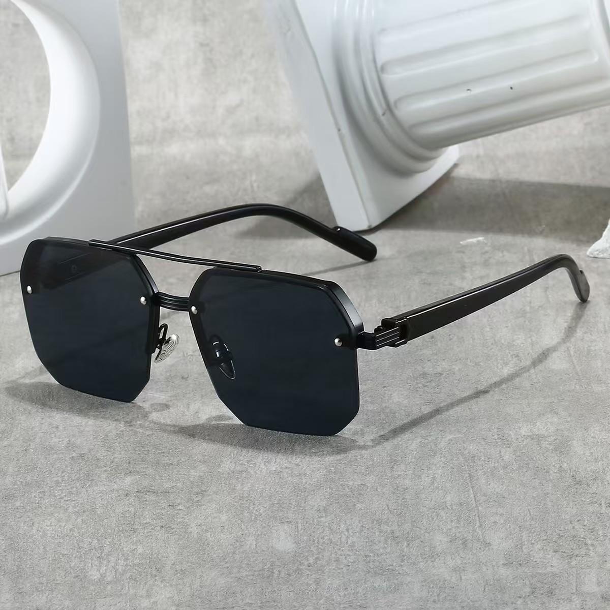 

1Pc Metal Square Frame Fashion Decorative Sunglasses Street Shot