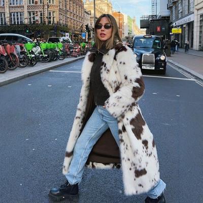 Cappotto Lungo Donna in Ecopelliccia Stampa Animalier Collezione Inverno 2026 Vestibilità Larga Collo a Revers
