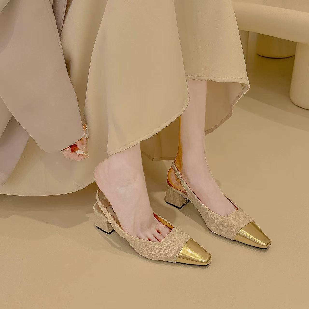 

Retro summer square heel high heels 2026 Xiaoxiangfeng sandals high-end pointed head with skirt women s shoes 42