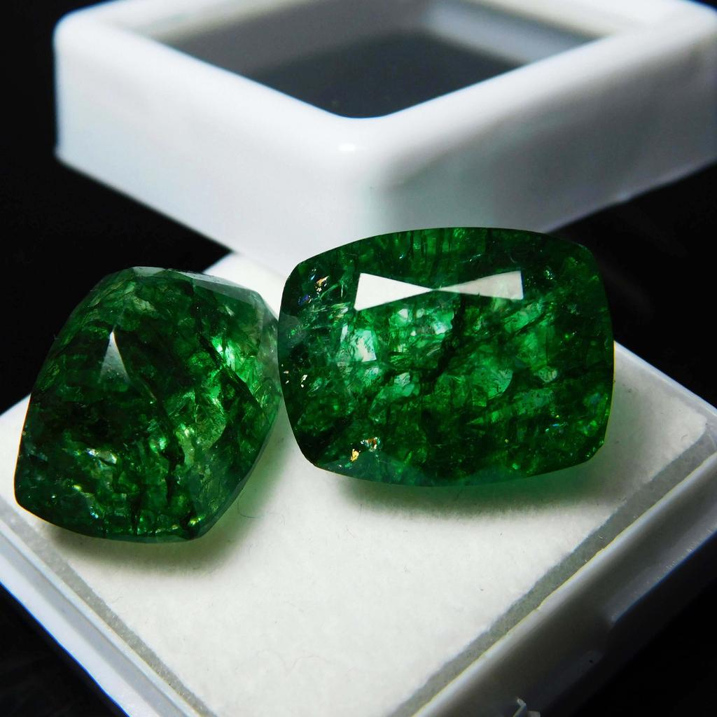 Natural Green Colombian Emerald 21ct Cushion Cut Certified Loose Gemstone
