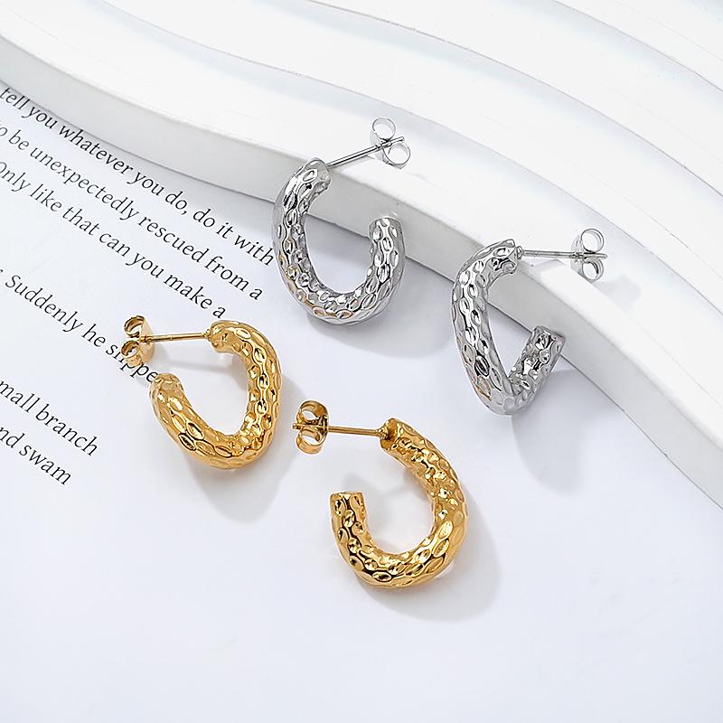 2025 European Style Titanium Steel Earrings for Women: High-End, Hammered Texture Ear Studs, Fashionable and Versatile Jewelry
