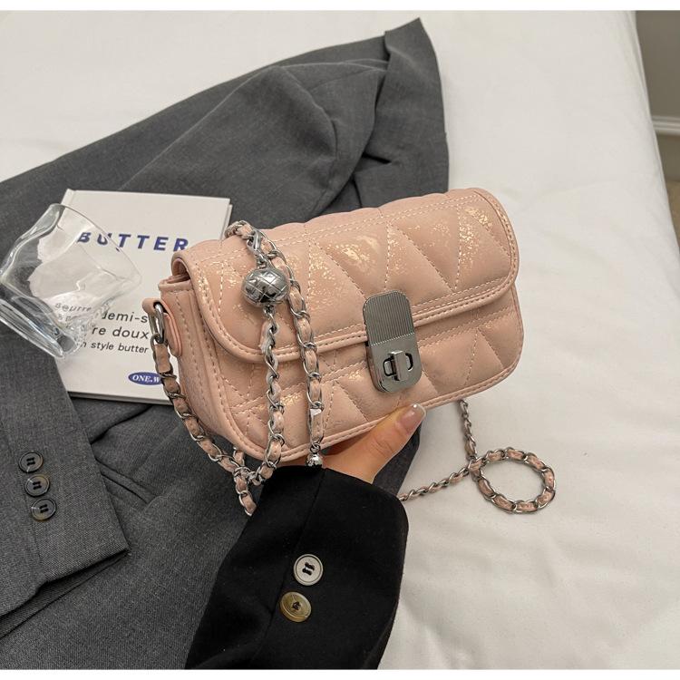 

This year, the popular super-hot silver small bag women s 2025 new summer fashion versatile chain messenger bag small square bag розовый
