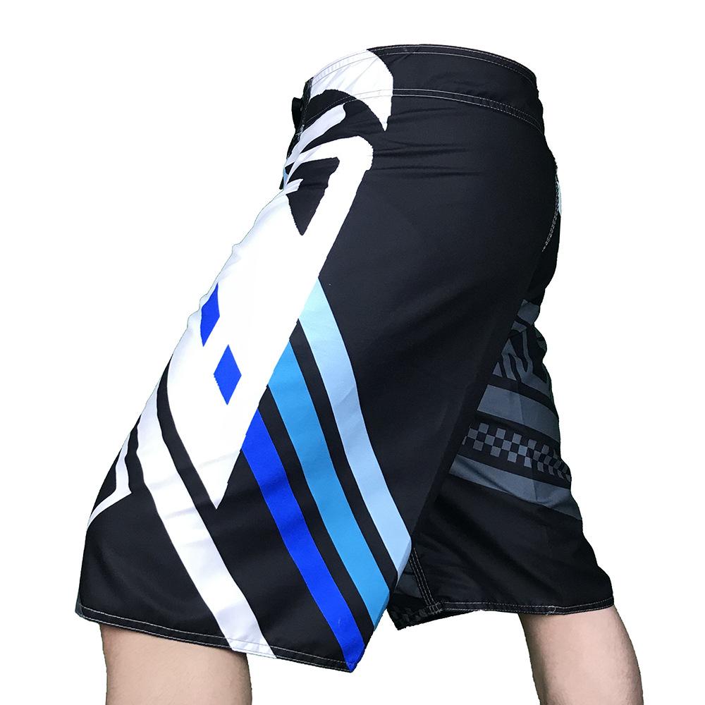 2023 Sommer Pfirsichhaut Lässige Herren Schnelltrocknende Fünf-Punkt-Badeshorts