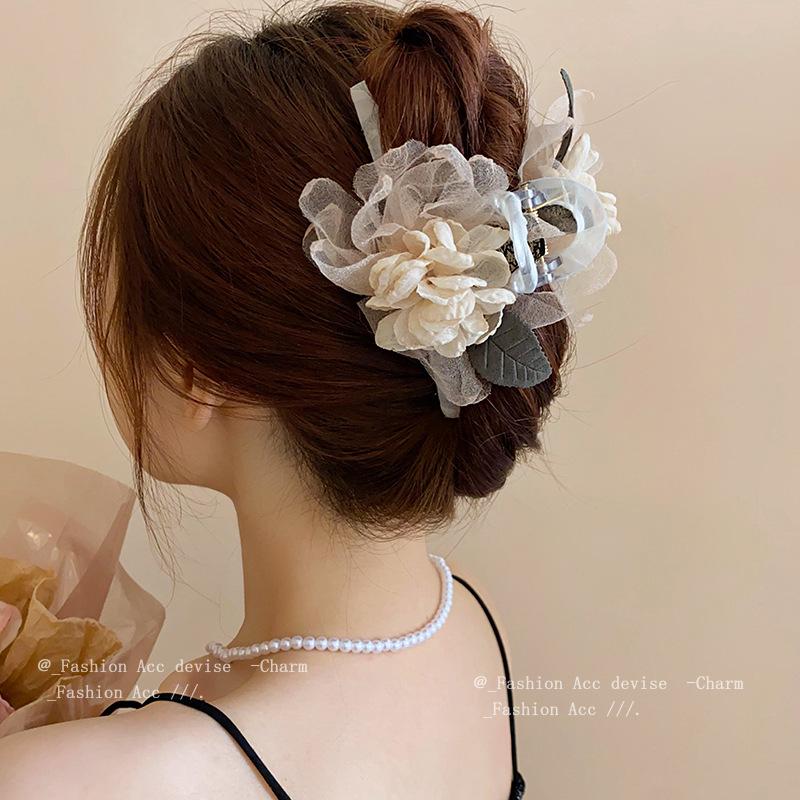 

Mori Floral Mesh Claw Clip: High-End, Versatile Hair Accessory for Women