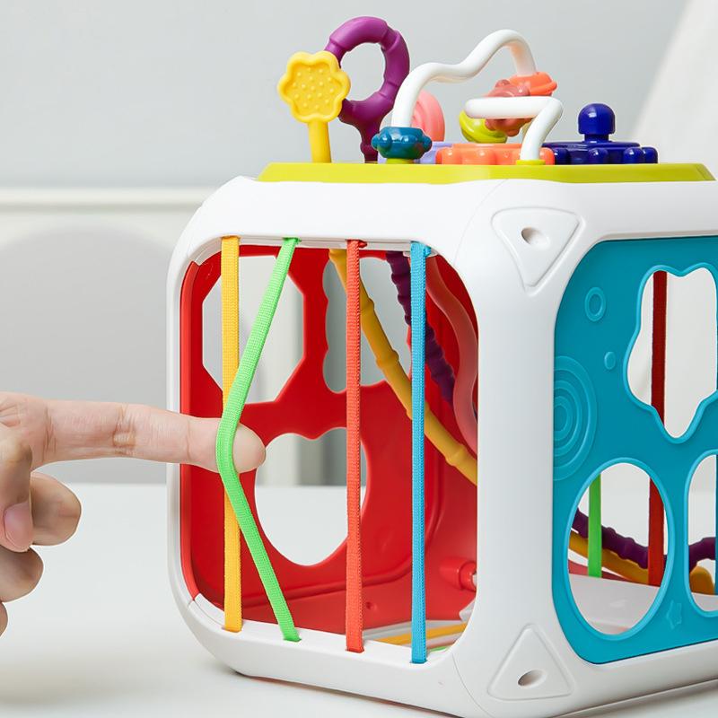 Giocattoli per Bambini a Forma di Classificazione Giocattoli Educativi Montessori per Bambini Cubo Sensoriale Colorato con Elastici per la Motricità Fine