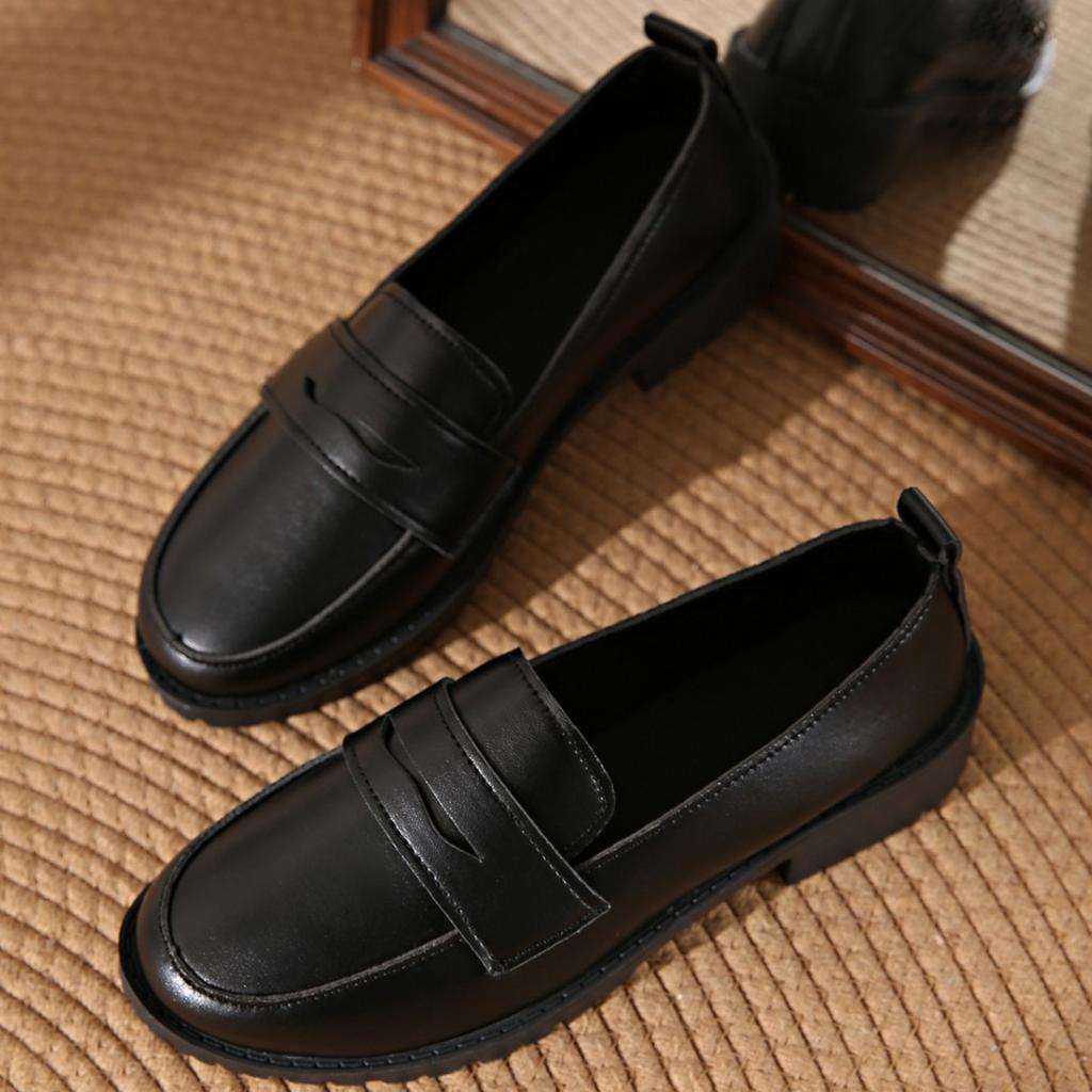 20252025 Außenhandel große Größe bequeme Damenschuhe neue Slipper modisch britischer Stil kleine Lederschuhe