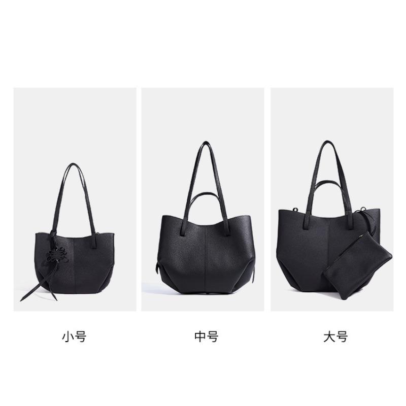 

First layer cowhide large-capacity handbag, shoulder leather women s bag, wing tote bag, commuter large-capacity commuter bag Small size (with hanging ornaments) чорний
