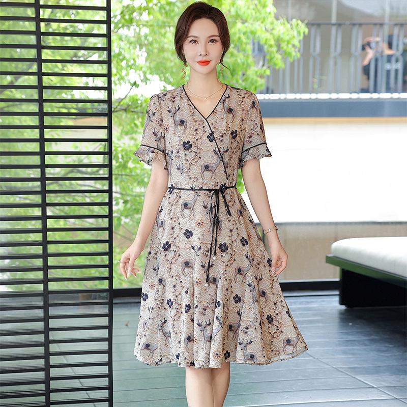 

Elegant Summer Dress for Middle-aged Women: Stylish and Age-reducing 2026 Skirt XL [52.5-60 kg] бежевий